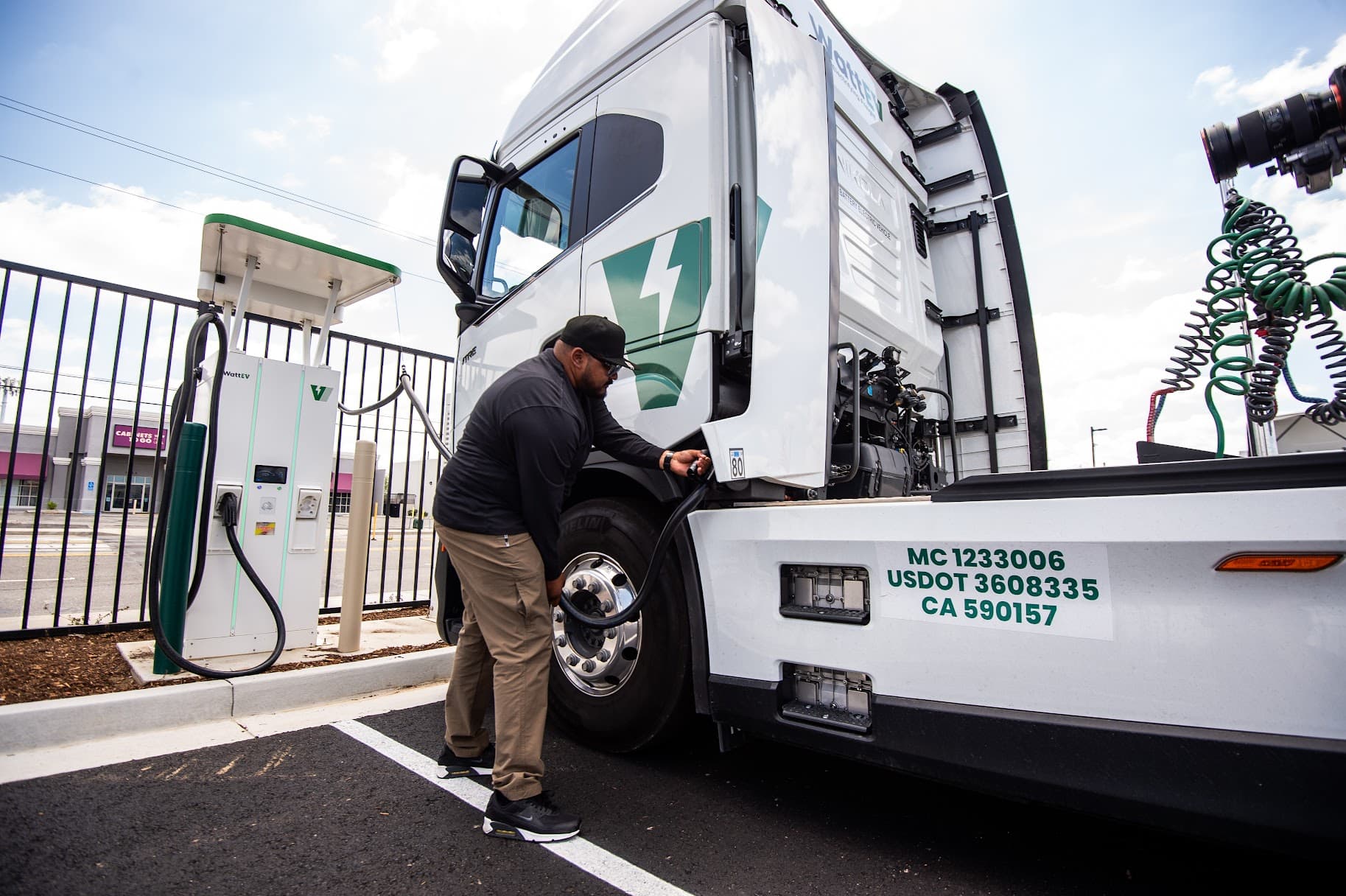 Charging-as-a-Service (CaaS): The Flexible, Scalable Solution for Electric Fleet Charging
